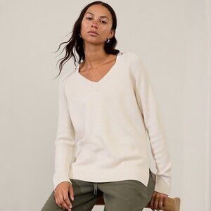 Athleta Hanover Refined V-Neck Merino Wool Blend Sweater in Bone White, XXS